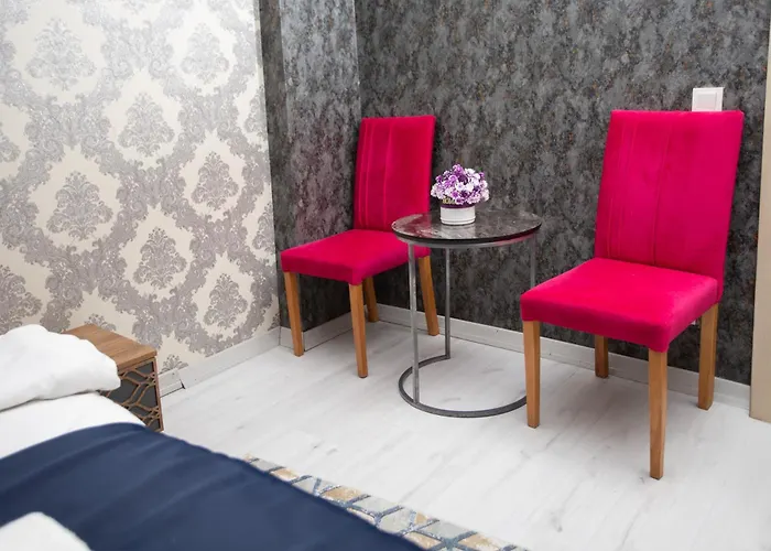 Отель The Molla House *