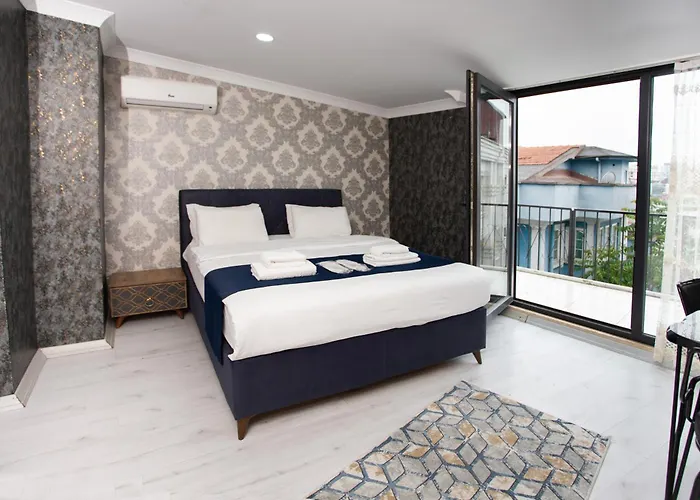 Отель The Molla House *