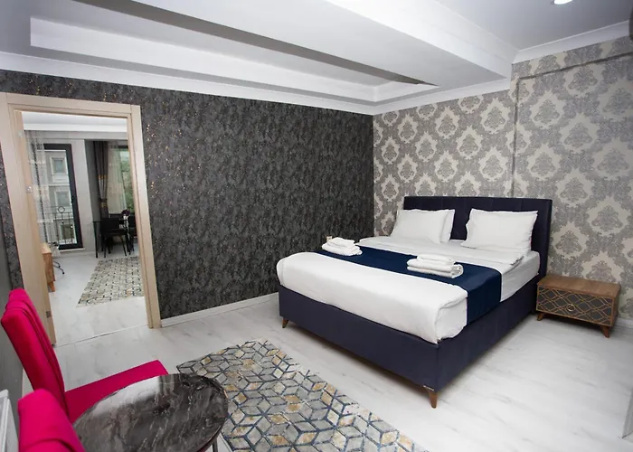 Отель The Molla House *