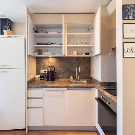 The Molla House מלון